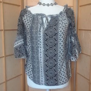 Mirabilia black and white peasant style blouse
